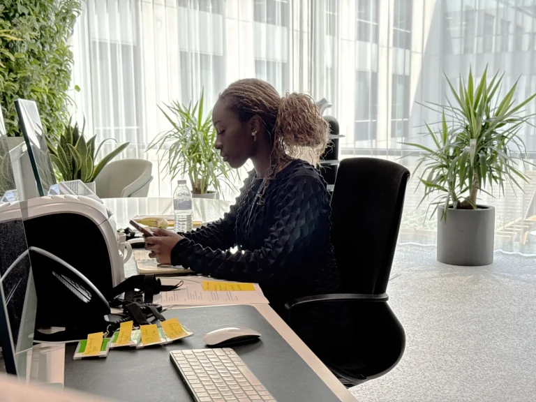 4 signs you need a proper workspace.
